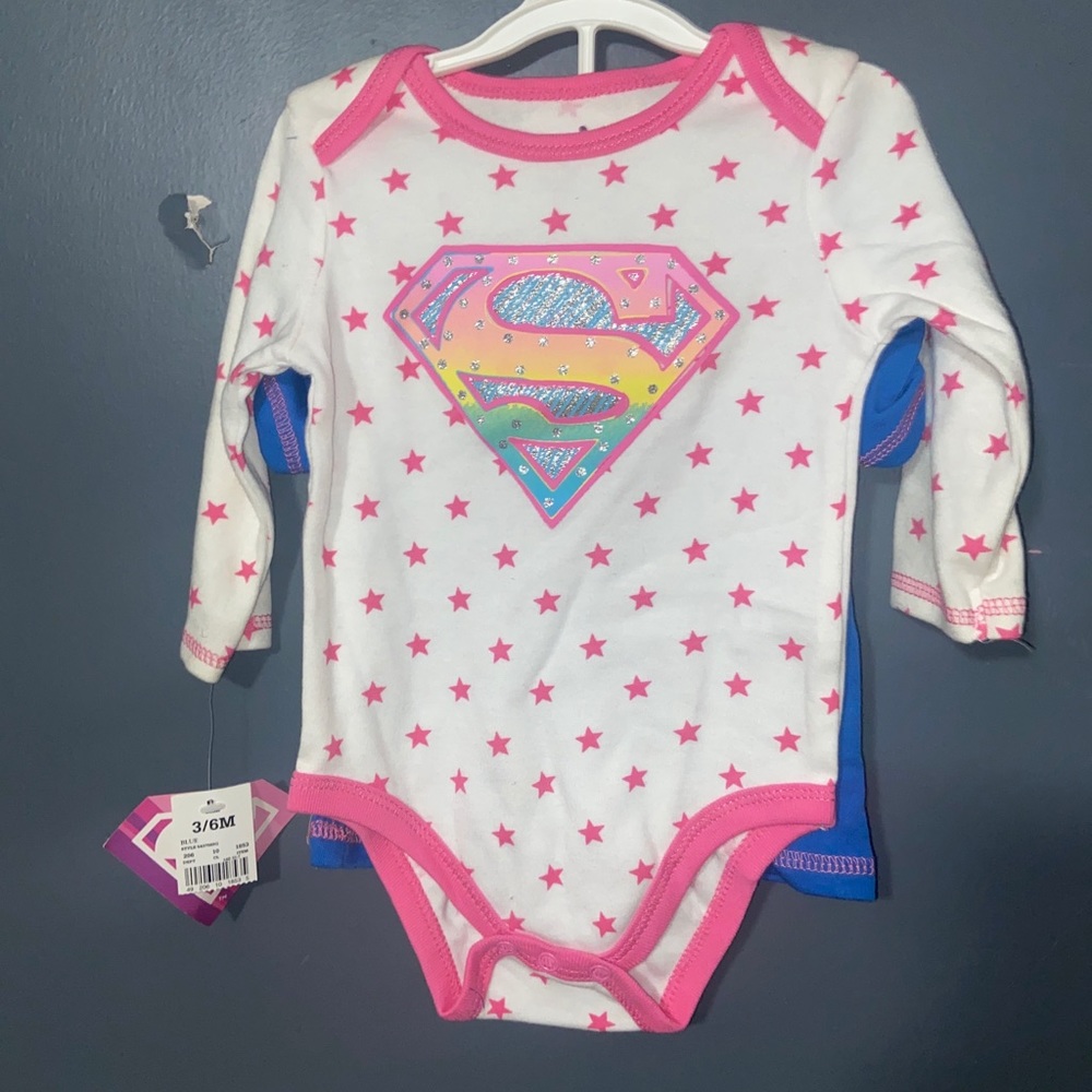NWT Baby Girl Supergirl Outfit. 3 in 1 Size 3-6 months